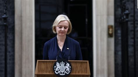 prime minister of england resigned